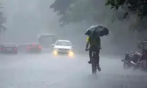 ഇപ്പോള്‍ പെയ്യുന്നത് തുലാവര്‍ഷക്കാറ്റിന്റെ ഭാഗമായുള്ള മഴ; തെക്കു കിഴക്കന്‍ ബംഗാള്‍ ഉള്‍ക്കടലില്‍ രൂപപ്പെട്ട ന്യൂനമര്‍ദവും മഴയായേക്കും; കാലവര്‍ഷം തുടരും