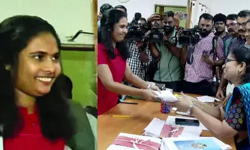 മുന്നോട്ടുള്ള ജീവിതത്തിന് കൈത്താങ്ങായതില്‍ എല്ലാവര്‍ക്കും നന്ദി; ശ്രുതി ഇനി റവന്യു വകുപ്പിലെ ക്ലര്‍ക്ക്; കളക്ടറേറ്റിലെത്തി ജോലിയില്‍ പ്രവേശിച്ചു