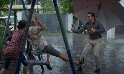 വേറിട്ട കഥാപാത്രവുമായി സുരാജ് വെഞ്ഞാറമൂട്; ഇ ഡിയുടെ ലിറിക് വീഡിയോ ഗാനം പുറത്ത്; ഫർസിൻ സിദ്ധു ആലപിച്ച മച്ചിൻമേലെ ട്രെൻഡിംഗ് ലിസ്റ്റിൽ