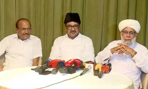 യുഡിഎഫിനെ പ്രതിരോധത്തിലാക്കി മുനമ്പം;  പരസ്യ പ്രസ്താവന വിലക്കി ലീഗ് നേതൃത്വം; സമസ്തയില്‍ ഭിന്നതയില്ലെന്ന് ജിഫ്രി തങ്ങള്‍; ലീഗ് വിരുദ്ധ വിഭാഗം പങ്കെടുക്കാതെ സമവായ ചര്‍ച്ച പിരിഞ്ഞു