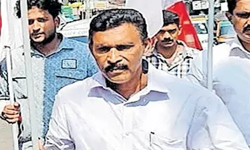 ധര്‍ണയില്‍ പങ്കെടുക്കുന്നതിനിടെ കേരള കോണ്‍ഗ്രസ് സംസ്ഥാന കമ്മിറ്റിയംഗം കുഴഞ്ഞ് വീണ് മരിച്ചു; ഉടന്‍ ആശുപത്രിയില്‍ എത്തിച്ചെങ്കിലും മരണം: അനുശോചനം രേഖപ്പെടുത്തി പി.ജെ.ജോസഫ് എംഎല്‍എ അടക്കമുള്ളവര്‍