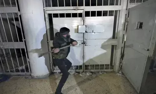 സിറിയയിലെ രഹസ്യ ജയിലുകള്‍ കണ്ടെത്താനുള്ള ശ്രമം ഊര്‍ജിതമാക്കി വൈറ്റ് ഹെല്‍മെറ്റ്‌സ്;  വിവരങ്ങള്‍ നല്‍കുന്നവര്‍ക്ക് 3000 ഡോളര്‍ പാരിതോഷികം