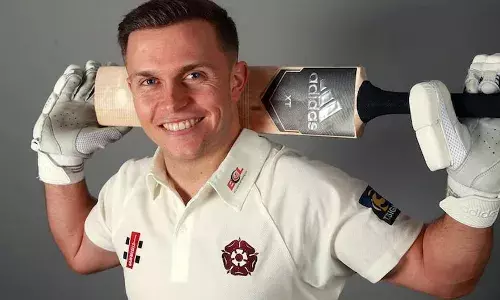 ചേട്ടന്‍മാരെപോലെ അനിയനും ക്രിക്കറ്റിലേക്ക്; ഇംഗ്ലണ്ട് ക്രിക്കറ്റ് താരങ്ങളായ സാം കറനിന്റെയും ടോം കറനിന്റെയും സഹോദരന്‍ ബെന്‍ കറന്‍ ദേശീയ ടീമില്‍; ഇംഗ്ലീഷ് ജഴ്‌സിയിലല്ല!