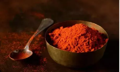 വാടകമുറി ചോദിച്ചെത്തി; കണ്ണിൽ മുളകുപൊടിയെറിഞ്ഞ് മോഷണം; വയോധികയുടെ രണ്ടരപ്പവന്റെ സ്വർണമാല കള്ളൻ കവർന്നു; അന്വേഷണം തുടങ്ങി; സംഭവം മാന്നാറിൽ