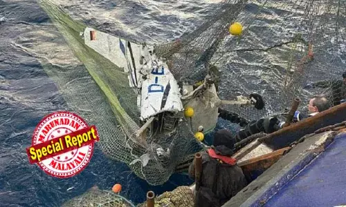 കടലിൽ നിന്ന് മീൻ പിടിക്കാൻ വലയെറിഞ്ഞ് മത്സ്യത്തൊഴിലാളികൾ; മത്തിക്ക് പകരം കുടുങ്ങിയത് മറ്റൊന്ന്; കണ്ട് ഞെട്ടി തൊഴിലാളികൾ; നിധിയെന്ന് ചിലർ; പൊക്കി നോക്കിയപ്പോള്‍ ട്വിസ്റ്റ്; കണ്ടെത്തിയത് ചെറുവിമാന ഭാഗം; ഒരു വർഷത്തിലേറെ പഴക്കം; വിമാനത്തിനുള്ളിൽ ഒരു മൃതദേഹം?; സെസ്ന 172ൽ അന്ന് സംഭവിച്ചത്!