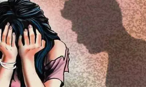 വിദ്യാര്‍ഥിനിയെ വിവാഹ വാഗ്ദാനം നല്‍കി പീഡിപ്പിച്ച് ഗര്‍ഭിണിയാക്കി; 5 പവന്‍ സ്വര്‍ണം കൈക്കലാക്കി വിദേശത്തേക്ക് കടന്നു; പ്രതിയായ യുവാവ് കണ്ണൂര്‍ വിമാനത്താവളത്തില്‍ പിടിയില്‍