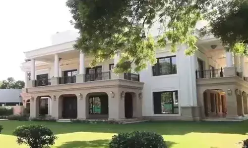 വിശേഷണം സാധാരണക്കാരന്‍; താമസം കണ്ണാടിമാളികയില്‍; കെജ്രിവാളിന്റെ വസതി അഴിമതിയുടെ കാഴ്ചബംഗ്ലാവ്; വിമര്‍ശനവുമായി ബിജെപി