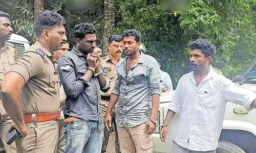 വനിതാ സുഹൃത്തിനെ അപമാനിക്കാന്‍ ശ്രമിച്ച വ്യാപാരിയെ വധിക്കാന്‍ ശ്രമിച്ച കേസ്; മൂന്നുപ്രതികളുടെ ജാമ്യ ഹര്‍ജി തള്ളി