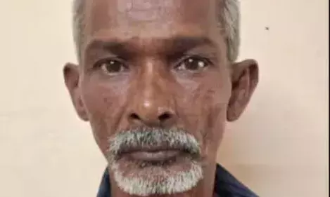 ഓട്ടോറിക്ഷ കാത്തുനിൽക്കെ പോലീസിനെ കണ്ട് പരുങ്ങി പിന്നോട്ട് വലിഞ്ഞു; പോലീസ് വാഹനം നിർത്തി പരിശോധിച്ചു; പൊക്കിയത് 23 കിലോ കഞ്ചാവ്; മയക്കുമരുന്ന് കടത്തുകാരൻ പിടിയിൽ