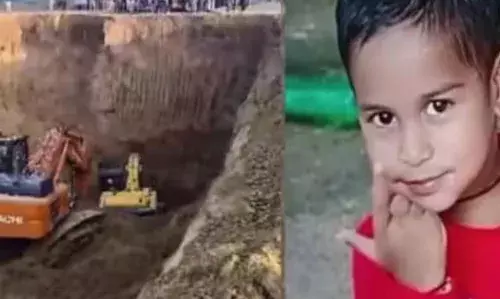 കളിക്കുന്നതിനിടെ കുഴൽക്കിണറിൽ വീണു; മണിക്കൂറുകൾ നീണ്ട രക്ഷാപ്രവർത്തനം; അഞ്ച് വയസുകാരനെ പുറത്ത് എത്തിച്ചു; ജീവൻ രക്ഷിക്കാനായില്ല; നെഞ്ചുലഞ്ഞ് ഉറ്റവർ; സംഭവം രാജസ്ഥാനിൽ