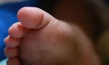 ഗർഭിണിയുമായി ആശുപത്രിയിലെത്തി; ഡോക്ടറെ കണ്ടില്ലെന്ന് പറഞ്ഞ് മടങ്ങി; വീട്ടിലെത്തി സ്വയം പ്രസവമെടുത്തു; ഒഡിഷ ദമ്പതികളുടെ നവജാത ശിശുവിന് ദാരുണാന്ത്യം; സംഭവം തൃശൂരിൽ