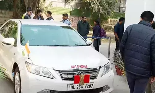 ഗവര്‍ണ്ണറുടെ കാറില്‍ ഇടിച്ചത് ഡല്‍ഹി കേരളാ ഹൗസ് ലോ ഓഫീസറുടെ കാര്‍; വാഹനമിടിച്ചതിന് പിന്നാലെ ലോ ഓഫീസര്‍ ഗവര്‍ണറുടെ സുരക്ഷാ ജീവനക്കാരോട് തട്ടിക്കയറി; പോലീസ് റിപ്പോര്‍ട്ട് നിര്‍ണ്ണായകം