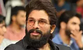 പുഷ്പ-2 റിലീസിനിടെ തിക്കിലും തിരക്കിലുംപെട്ട് യുവതി മരിച്ച സംഭവം: എഫ്‌ഐആര്‍ റദ്ദാക്കണമെന്ന് ആവശ്യപ്പെട്ട് നടന്‍ അല്ലു അര്‍ജുന്‍; ഉടന്‍ കേസില്‍ വാദം കേള്‍ക്കാന്‍ തെലുങ്കാന ഹൈക്കോടതി