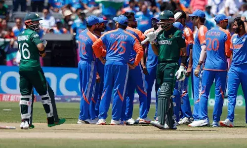 ചാമ്പ്യന്‍സ് ട്രോഫി വേദിയെച്ചൊല്ലി ആദ്യതര്‍ക്കം; പാകിസ്ഥാനെ പ്രകോപിപ്പിച്ച് ഹൈബ്രിഡ് മോഡലിനായി ഇന്ത്യയുടെ സമ്മര്‍ദ്ദം; ഒടുവില്‍ വന്‍ ട്വിസ്റ്റ്;   ടൂര്‍ണമെന്റ് ട്വന്റി 20 ഫോര്‍മാറ്റിലേക്ക് മാറ്റിയേക്കും;  ഐസിസിയുടെ തീരുമാനം നിര്‍ണായകം