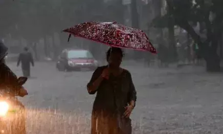 തമിഴ്നാട്ടിൽ ശക്തമായ മഴ; പതിനാറ് ജില്ലകളിൽ ഓറഞ്ച് അലർട്ട്; 15 വിമാനങ്ങൾ വൈകി; വീടിന്റെ ഭിത്തി ഇടിഞ്ഞുവീണ് കുട്ടി മരിച്ചു;അതീവ ജാഗ്രത!