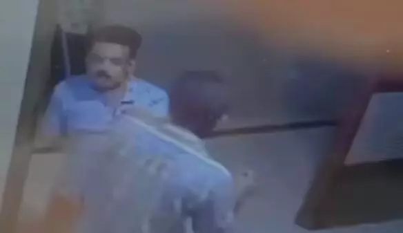 ബാറിൽ മദ്യപിക്കുന്നതിനിടെ തർക്കം; സോഡാ കുപ്പി കൊണ്ട് യുവാവിൻ്റെ തലക്കടിച്ചു; ഗുരുതര പരിക്ക്; പ്രതി പിടിയിൽ ബാറിൽ മദ്യപിക്കുന്നതിനിടെ തർക്കം; സോഡാ കുപ്പി കൊണ്ട് യുവാവിൻ്റെ തലക്കടിച്ചു; ഗുരുതര പരിക്ക്; പ്രതി പിടിയിൽ