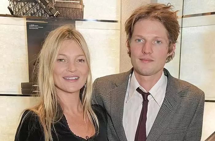 മോഡല്‍ കെയ്റ്റ് മോസിന്റെ പ്രണയകഥയില്‍ ഒരു ട്വിസ്റ്റ് കൂടി; മറ്റൊരു കാമുകനെ കൂടി തേച്ച് ഭിത്തിയിലൊട്ടിച്ച് 50കാരി സൂപ്പര്‍മോഡല്‍