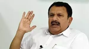 മാടായി കോളേജ് നിയമന വിവാദവുമായി ബന്ധപ്പെട്ട് എം.പിക്കെതിരെ പരസ്യമായി പ്രതിഷേധിച്ചത് ശരിയായില്ലെന്ന് മുരളീധരന്; യുഡിഎഫ് ഭരണം പിടിക്കുമെന്നും കോണ്ഗ്രസ് നേതാവ് മാടായി കോളേജ് നിയമന വിവാദവുമായി ബന്ധപ്പെട്ട് എം.പിക്കെതിരെ പരസ്യമായി പ്രതിഷേധിച്ചത് ശരിയായില്ലെന്ന് മുരളീധരന്; യുഡിഎഫ് ഭരണം പിടിക്കുമെന്നും കോണ്ഗ്രസ് നേതാവ്