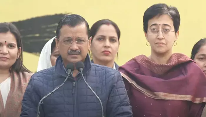 വനിതാ വോട്ടര്‍മാരെ പാട്ടിലാക്കാന്‍ പുതിയ പദ്ധതിയുമായി കെജ്രിവാളും എഎപിയും; വനിതകള്‍ക്ക് മാസന്തോറും  1000 രൂപ; നിയമസഭാ തിരഞ്ഞെടുപ്പില്‍ വീണ്ടും ജയിച്ചുകയറിയാല്‍ തുക 2100 രൂപയായി ഉയര്‍ത്തും; പദ്ധതി വൈകിപ്പിച്ചത് ബിജെപി എന്നും കെജ്രിവാള്‍