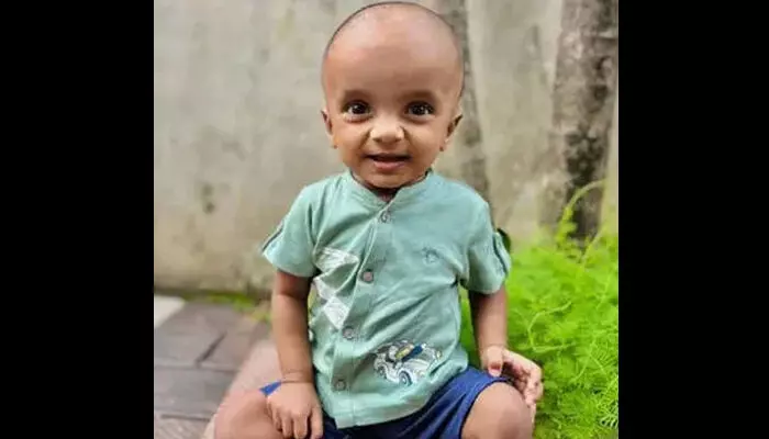 ചാരി വച്ച പഴയ ജനല്‍ ദേഹത്തേക്ക് വീണ് ഒന്നര വയസുകാരന് ദാരുണാന്ത്യം; മലപ്പുറത്തെ അപകടം വല്യപ്പയോടൊപ്പം കുട്ടി ടെറസില്‍ കളിച്ചുകൊണ്ടിരിക്കെ