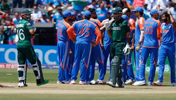 ചാമ്പ്യന്സ് ട്രോഫി വേദിയെച്ചൊല്ലി ആദ്യതര്ക്കം; പാകിസ്ഥാനെ പ്രകോപിപ്പിച്ച് ഹൈബ്രിഡ് മോഡലിനായി ഇന്ത്യയുടെ സമ്മര്ദ്ദം; ഒടുവില് വന് ട്വിസ്റ്റ്;   ടൂര്ണമെന്റ് ട്വന്റി 20 ഫോര്മാറ്റിലേക്ക് മാറ്റിയേക്കും;  ഐസിസിയുടെ തീരുമാനം നിര്ണായകം ചാമ്പ്യന്സ് ട്രോഫി വേദിയെച്ചൊല്ലി ആദ്യതര്ക്കം; പാകിസ്ഥാനെ പ്രകോപിപ്പിച്ച് ഹൈബ്രിഡ് മോഡലിനായി ഇന്ത്യയുടെ സമ്മര്ദ്ദം; ഒടുവില് വന് ട്വിസ്റ്റ്;   ടൂര്ണമെന്റ് ട്വന്റി 20 ഫോര്മാറ്റിലേക്ക് മാറ്റിയേക്കും;  ഐസിസിയുടെ തീരുമാനം നിര്ണായകം