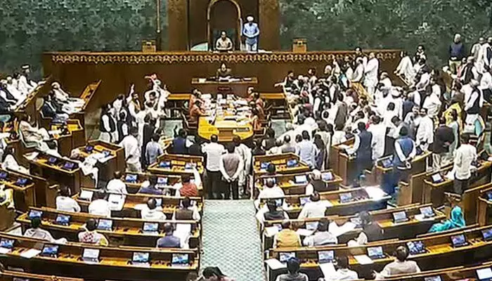 അദാനി ബന്ധം ആരോപിച്ച് പ്രതിപക്ഷം;  സോറോസ് - കോണ്ഗ്രസ് ബന്ധത്തില് തിരിച്ചടിച്ച് എന്ഡിഎ;   പാര്ലമെന്റിന്റെ ഇരുസഭകളും ഇന്നും പ്രക്ഷുബ്ധം;  വിമര്ശനവുമായി ജെ.പി.നഡ്ഡ അദാനി ബന്ധം ആരോപിച്ച് പ്രതിപക്ഷം;  സോറോസ് - കോണ്ഗ്രസ് ബന്ധത്തില് തിരിച്ചടിച്ച് എന്ഡിഎ;   പാര്ലമെന്റിന്റെ ഇരുസഭകളും ഇന്നും പ്രക്ഷുബ്ധം;  വിമര്ശനവുമായി ജെ.പി.നഡ്ഡ