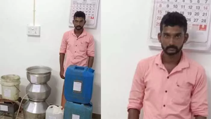 വീട്ടില് ചാരായം വാറ്റി കരിങ്കല്ക്വാറി തൊഴിലാളികള്ക്ക് വില്പ്പന: കോന്നിയില്  യുവാവ് അറസ്റ്റില്: മൂന്നു ലിറ്റര് ചാരായവും പിടികൂടി വീട്ടില് ചാരായം വാറ്റി കരിങ്കല്ക്വാറി തൊഴിലാളികള്ക്ക് വില്പ്പന: കോന്നിയില്  യുവാവ് അറസ്റ്റില്: മൂന്നു ലിറ്റര് ചാരായവും പിടികൂടി