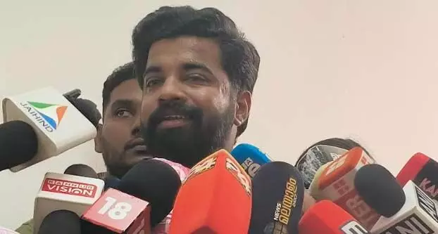 തോട്ടട ഐ.ടി.ഐയിലെ അക്രമം: പ്രതിപക്ഷ നേതാവ് വി.ഡി സതീശന്റെ അറിവോടെയെന്ന് ആര്ഷോ; പ്രവര്ത്തകരുടെ ശരീരത്ത് നിന്നും ചോര കിനിഞ്ഞാല് പ്രതിരോധിക്കും തോട്ടട ഐ.ടി.ഐയിലെ അക്രമം: പ്രതിപക്ഷ നേതാവ് വി.ഡി സതീശന്റെ അറിവോടെയെന്ന് ആര്ഷോ; പ്രവര്ത്തകരുടെ ശരീരത്ത് നിന്നും ചോര കിനിഞ്ഞാല് പ്രതിരോധിക്കും