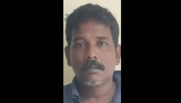 ഒരു ആക്രിക്കടയില് നിന്ന് മോഷ്ടിച്ച് മറ്റൊരു ആക്രിക്കടയില് വിറ്റത് ഒരു മാസത്തിന് ശേഷം; മോഷ്ടാവ് മൊട്ടബിനു പത്തനംതിട്ട പോലീസിന്റെ പിടിയില് ഒരു ആക്രിക്കടയില് നിന്ന് മോഷ്ടിച്ച് മറ്റൊരു ആക്രിക്കടയില് വിറ്റത് ഒരു മാസത്തിന് ശേഷം; മോഷ്ടാവ് മൊട്ടബിനു പത്തനംതിട്ട പോലീസിന്റെ പിടിയില്