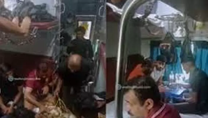 സന്തോഷ് ട്രോഫി: ഫൈനല് റൗണ്ടിലെ ആദ്യ മത്സരം ഗോവയ്ക്കെതിരെ; കേരള ടീം വ്യാഴാഴ്ച ഹൈദരാബാദിലെത്തും സന്തോഷ് ട്രോഫി: ഫൈനല് റൗണ്ടിലെ ആദ്യ മത്സരം ഗോവയ്ക്കെതിരെ; കേരള ടീം വ്യാഴാഴ്ച ഹൈദരാബാദിലെത്തും