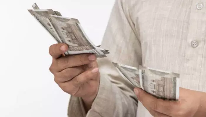 ക്ഷേമ പെന്‍ഷന്‍ തട്ടിപ്പ്: അനര്‍ഹമായി പെന്‍ഷന്‍ വാങ്ങിയവരില്‍ നിന്ന് 18 ശതമാനം പലിശ ഈടാക്കും; വീഴ്ച വരുത്തിയ ഉദ്യോഗസ്ഥര്‍ക്കെതിരെ വകുപ്പ് തല നടപടിക്കും ധനവകുപ്പ്