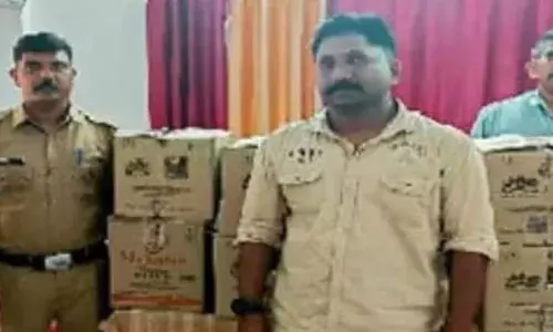 പോലീസ് പരിശോധന കണ്ട് ഓട്ടോയുമായി പരുങ്ങി; കടന്നുകളയാൻ ശ്രമം; വിൽപ്പനയ്ക്കായി കടത്തിക്കൊണ്ട് വന്ന മാഹി മദ്യവുമായി ഒരാൾ പിടിയിൽ; സംഭവം കണ്ണൂരിൽ