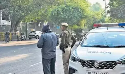 ഡൽഹിയിൽ നാല് സ്‌കൂളുകള്‍ക്ക് നേരെ വീണ്ടും ബോംബ് ഭീഷണി; ആശങ്ക; സന്ദേശം എത്തിയത് ഇമെയ്ല്‍ വഴി; ബോംബ് സ്‌ക്വാഡ് സ്ഥലത്തെത്തി; ഭയന്ന് വിറച്ച് കുട്ടികൾ; മുന്നറിയിപ്പ് നൽകി ഡൽഹി പോലീസ്; പ്രദേശത്ത് അതീവ ജാഗ്രത!