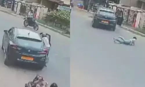 കളി കാര്യമായി..; നിര്‍ത്തിയിട്ട കാർ കുട്ടികൾ സ്റ്റാർട്ടാക്കി മുൻപോട്ടെടുത്തു; നിയന്ത്രണം വിട്ട് മതിലിലേക്ക് ഇടിച്ചുകയറി; ഒഴിവായത് വൻ അപകടം; സംഭവം പാലക്കാട്