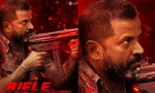 ഇവനാളിത്തിരി ജിമിട്ടനാ..; പവർ പാക്ക്ഡ് റോളിൽ സെന്ന ഹെഗ്‌ഡെ; ആഷിഖ് അബു ചിത്രം റൈഫിള്‍ ക്ലബ്ബ് ന്റെ ക്യാരക്റ്റർ പോസ്റ്റർ പുറത്ത്