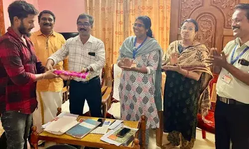 അങ്ങനെ റബ്ബര്‍ ടാപ്പിങും ബംഗാളി കൊണ്ടുപോയി! പത്തനംതിട്ടയില്‍ റബര്‍ ബോര്‍ഡിന്റെ ടാപ്പിങ് പരിശീലനത്തില്‍ ഒന്നാമനായി ബംഗാളുകാരന്‍ റാണാ മഹാതോ