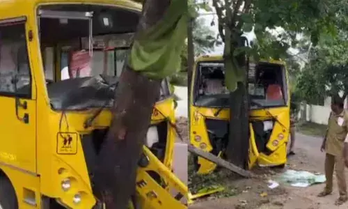 തിരുവനന്തപുരം ആര്യനാടില്‍ നിയന്ത്രണം വിട്ട സ്‌കൂള്‍ ബസ് മരത്തിലിടിച്ച് അപകടം; 12 വിദ്യാര്‍ത്ഥികള്‍ക്ക് പരിക്ക്