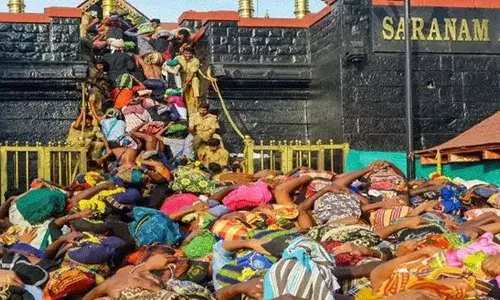 കനത്ത മഴയെ അവഗണിച്ചും ഭക്തര്‍ ശബരിമലയിലേക്ക്; തൃക്കാര്‍ത്തിക ദിവസമായ ഇന്നലെ ദര്‍ശനം നടത്തിയത് 78,483 തീര്‍ത്ഥാടകര്‍