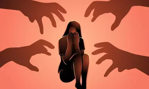 അസമില്‍ ക്ഷേത്രത്തിന് സമീപം യുവതിയെ എട്ടു പേര്‍ ചേര്‍ന്ന് ബലാത്സംഗം ചെയ്തു; ദൃശ്യങ്ങള്‍ വാട്‌സാപ്പിലൂടെ പ്രചരിപ്പിച്ചു: 18കാരനടക്കം ഏഴു പേര്‍ അറസ്റ്റില്‍: ഒരാള്‍ക്കായി തിരച്ചില്‍