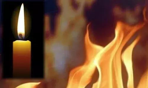 തൃശൂര്‍ മതിലകത്ത് മെഴുകുതിരിയില്‍ നിന്നും തീപടര്‍ന്ന് വന്‍ തീപിടിത്തം; ഉറങ്ങിക്കിടന്ന വീട്ടമ്മ അല്‍ഭുതകരമായി രക്ഷപ്പെട്ടു