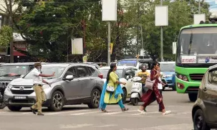 സംസ്ഥാനത്ത് അപകടങ്ങൾ വർധിക്കുന്നു; തുടർച്ചയായി നിയമലംഘനം നടത്തുന്ന ഡ്രൈവർമാരെ കണ്ടെത്തി; പട്ടിക തയ്യാറാക്കണം; പരിശീലന കേന്ദ്രങ്ങളിൽ ക്ലാസിന് അയക്കും; ആർടിഒ മാർക്ക് കർശന നിർദ്ദേശവുമായി ഗതാഗത കമ്മീഷണർ