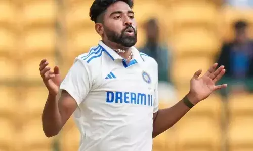 സിറാജിനെ നാണംകെടുത്തു ഓസ്‌ട്രേലിയന്‍ കാണികള്‍; താരം ബൗളിങ്ങിനായി എത്തിയപ്പോള്‍ കൂകല്‍: ഹെഡിന് നല്‍കിയ യാത്രയയപ്പിനുള്ള പകരം ചോദിച്ച് ഓസീസ് ആരാധകര്‍; വീഡിയോ