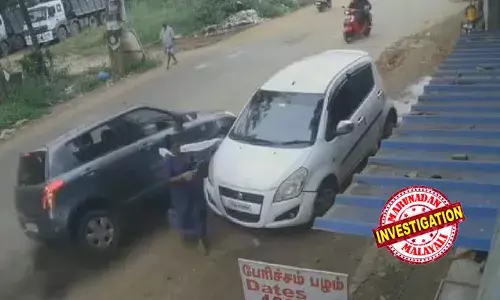 അമിത വേഗതയില്‍ പാഞ്ഞെത്തി കറുത്ത കാര്‍; റോഡരുകില്‍ പാര്‍ക്ക് ചെയ്തിരുന്ന മറ്റൊരു കാറിലിടിച്ച് തലകീഴായി മറിഞ്ഞു; കാറുകള്‍ക്കിടയില്‍ കുടുങ്ങിയ യുവതി രക്ഷപ്പെട്ടത് തലനാരിഴക്ക്; നടുക്കുന്ന സിസിടിവി ദൃശ്യങ്ങള്‍ പുറത്ത്