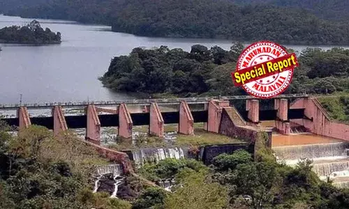 ആദ്യം അറ്റകുറ്റപ്പണികള്‍, ശേഷം സുരക്ഷാപരിശോധന; തമിഴ്‌നാടിന്റെ പിടിവാശിക്ക് വഴങ്ങി കേരളം;  മുല്ലപ്പെരിയാര്‍ ഡാമില്‍ അറ്റകുറ്റപ്പണി നടത്താന്‍ അനുമതി; പുതിയ ഡാം നിര്‍മിക്കും വരെ മാത്രമെന്ന് ഉത്തരവില്‍
