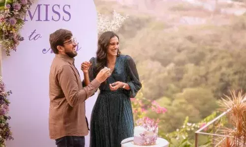 മിസ്സ് റ്റു മിസിസ്സ്; സ്‌നേഹം നിങ്ങളെ വിളിക്കുമ്പോള്‍ അവനെ അനുഗമിക്കുക, കാരണം സ്‌നേഹം തന്നെയല്ലാതെ മറ്റൊന്നും നല്‍കുന്നില്ല; സോഷ്യല്‍ മീഡിയയില്‍ വൈറലായി ബാഡ്മിന്റണ്‍ താരം പി.വി സിന്ധുവിന്റെ വിവാഹനിശ്ചയ ചിത്രങ്ങള്‍