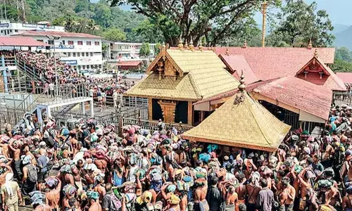 ഹൃദ്രോഗബാധയെ തുടര്‍ന്നു ശബരിമലയില്‍ മൂന്ന് തീര്‍ത്ഥാടകര്‍ കുഴഞ്ഞ് വീണ് മരിച്ചു; മൂവരും കുഴഞ്ഞ് വീണത് മല കയറുന്നതിനിടെ