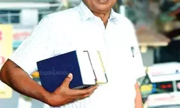 കുസാറ്റില്‍ നിന്നും ഒന്നാം ക്ലാസോടെ നിയമ പഠനം; എഴുപത്തിയഞ്ചാം വയസ്സില്‍ വക്കീല്‍ കുപ്പായമണിയാന്‍ ഭാസ്‌ക്കരന്‍