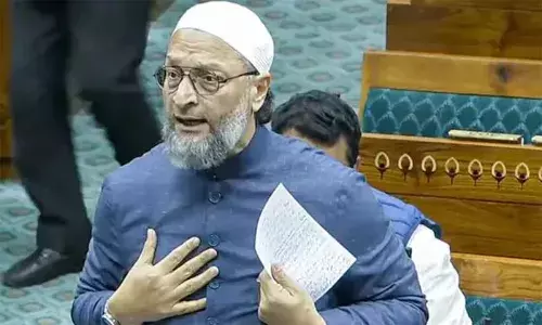 ഞാന്‍ പാര്‍ലമെന്റ് കുഴിച്ച് എന്തെങ്കിലും കണ്ടെത്തിയാല്‍ പാര്‍ലമെന്റ് എന്റേതാകുമോ? കേന്ദ്രസര്‍ക്കാര്‍ വഖഫ് സ്വത്തുക്കള്‍ തട്ടിയെടുക്കാന്‍ ശ്രമിക്കുന്നു: വിമര്‍ശനവുമായി അസദുദ്ദീന്‍ ഉവൈസി