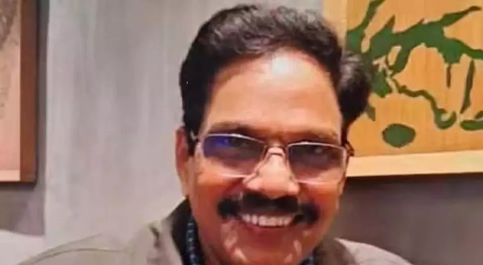 ഡല്ഹിയിലെ വീട്ടില് കുഴഞ്ഞു വീണതിനെ തുടര്ന്ന് എയിംസില് എത്തിച്ചെങ്കിലും ജീവന് രക്ഷിക്കാനായില്ല; സോണിയാ ഗാന്ധിയുടെ മുന് പ്രൈവറ്റ് സെക്രട്ടറി പി. മാധവന് നമ്പൂതിരി അന്തരിച്ചു; വിടവാങ്ങുന്നത് 45 വര്ഷമായി ഗാന്ധി കുടുംബത്തോടൊപ്പം പ്രവര്ത്തിച്ച തൃശൂരുകാരന് ഡല്ഹിയിലെ വീട്ടില് കുഴഞ്ഞു വീണതിനെ തുടര്ന്ന് എയിംസില് എത്തിച്ചെങ്കിലും ജീവന് രക്ഷിക്കാനായില്ല; സോണിയാ ഗാന്ധിയുടെ മുന് പ്രൈവറ്റ് സെക്രട്ടറി പി. മാധവന് നമ്പൂതിരി അന്തരിച്ചു; വിടവാങ്ങുന്നത് 45 വര്ഷമായി ഗാന്ധി കുടുംബത്തോടൊപ്പം പ്രവര്ത്തിച്ച തൃശൂരുകാരന്