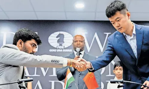 കായിക മത്സരങ്ങളില്‍ പിഴവുകളുണ്ടാകും, പിഴവുകള്‍ സംഭവിച്ചില്ലെങ്കില്‍ ഫുട്ബോളില്‍ ആര്‍ക്കെങ്കിലും ഗോള്‍ നേടാനാകുമോ? എല്ലാ താരങ്ങളും പിഴവുകള്‍ വരുത്താറുണ്ട്: ഗുകേഷിനെതിരെ ലിറന്‍ മനഃപൂര്‍വം തോറ്റെന്ന ആരോപണം തള്ളി ഫിഡെ